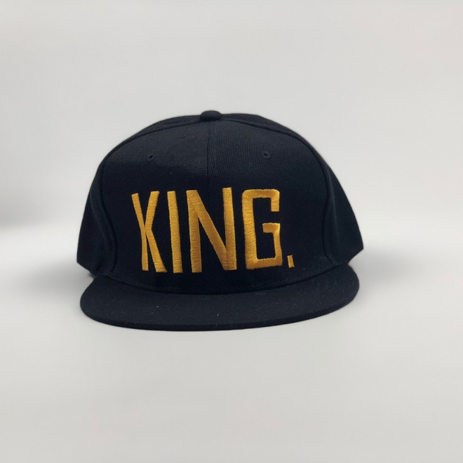 Кепка снэпбек King (черная с золотым лого)