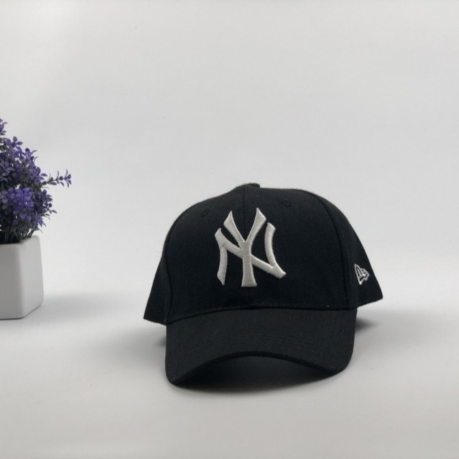 Кепка бейсболка New York Yankees с наклейками (черная, белый лого)