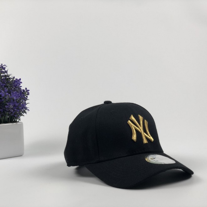 Кепка бейсболка New York Yankees с наклейками (черная, золотой лого)