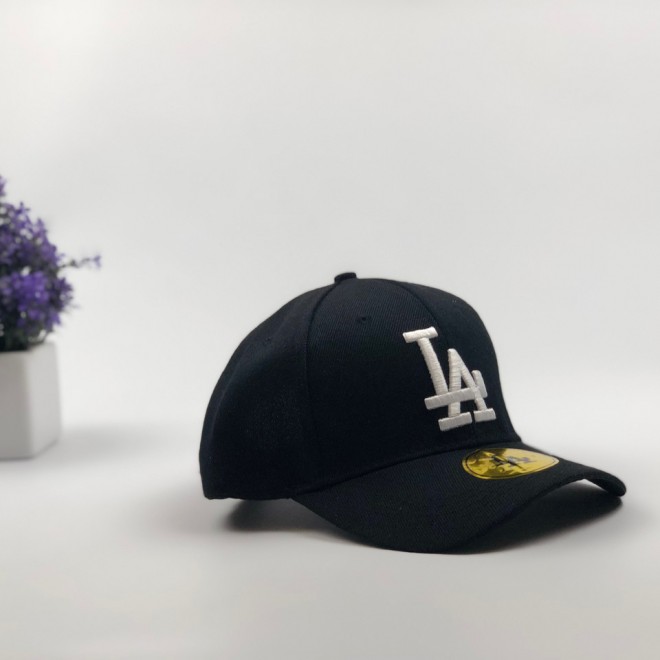 Кепка бейсболка Los Angeles LA (черная, белое лого, с наклейкой)