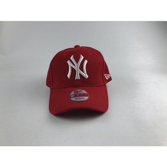 Кепка бейсболка New York Yankees (красный цвет, белое лого) + наклейка